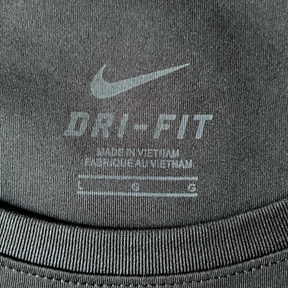 Women’s Iowa Hawkeyes Dri-Fit shirt, size Large - Picture 2 of 2